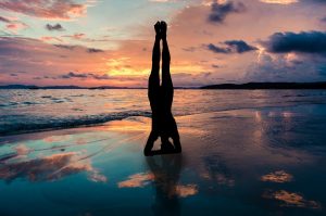 yoga posture sur la tête